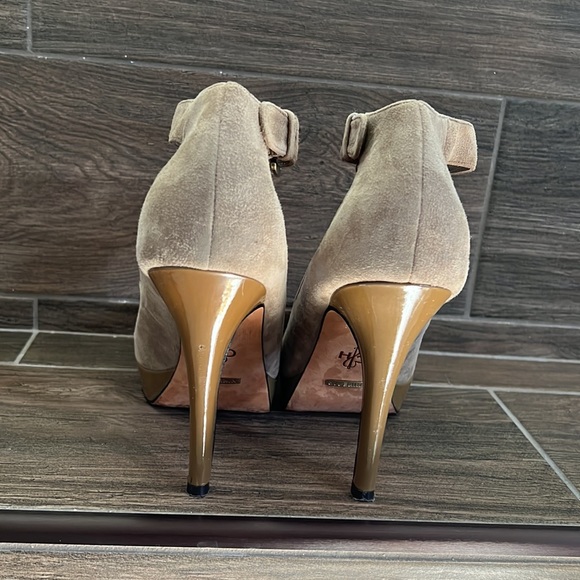 🌹Cole Haan taupe tan suede platform heel with ankle strap size 7 - Picture 2 of 6